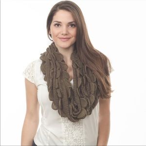 🗽NWT Anthropologie / Taleen Ruffled Scarf